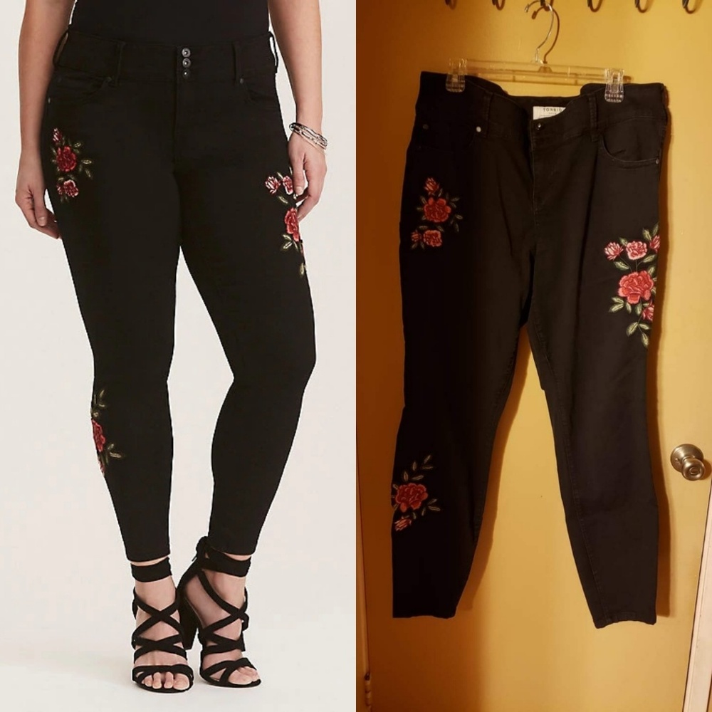 Torrid size 18XT black embroidered jeggings